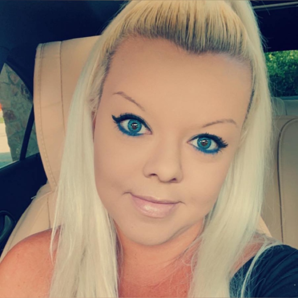 Meet your Posher, Emi